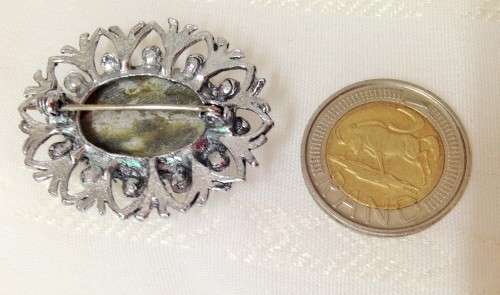 BROOCH - GREEN MOTTLED STONE