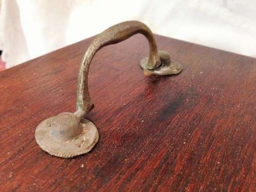 VINTAGE  *WOOD BOX  *HINGES*BRASS HANDLE* CATCH!!GREAT COUNTRY HOME DECOR!!!L@@Kat all my LISTINGS