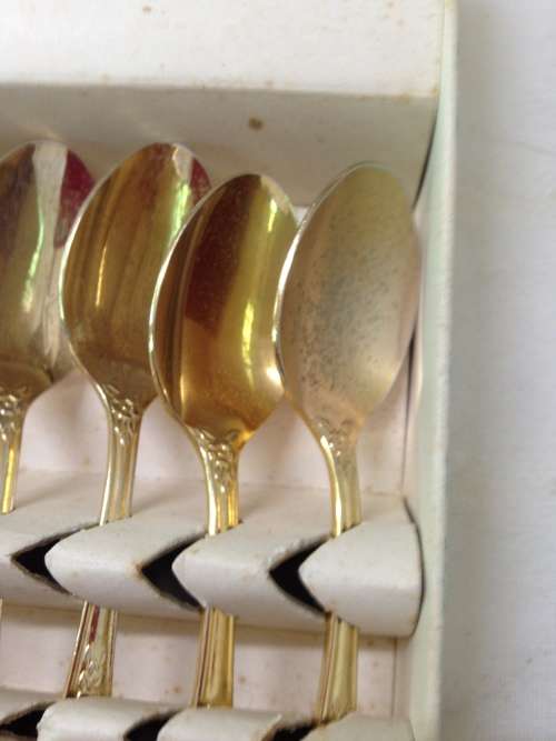 GOLD PLATED-220-8045 6 -TEA SPOON- QUALITY STAINLESS STEEL CUTLERY VINERS stamped STAINLESS STEEL] -