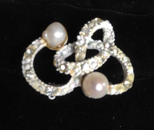 Brooch+Earrings *FRESH WATER PEARLS small crystals Cross over design -Silver Tone metal