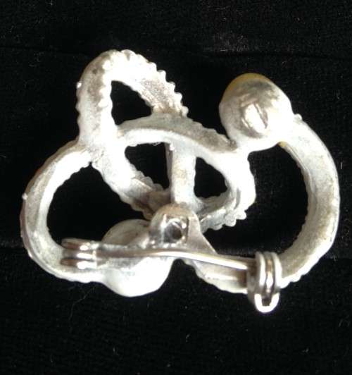 Brooch+Earrings *FRESH WATER PEARLS small crystals Cross over design -Silver Tone metal