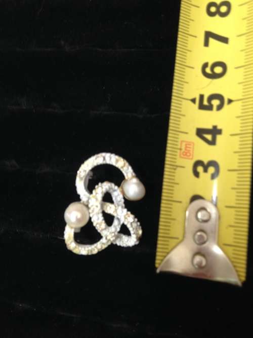 Brooch+Earrings *FRESH WATER PEARLS small crystals Cross over design -Silver Tone metal