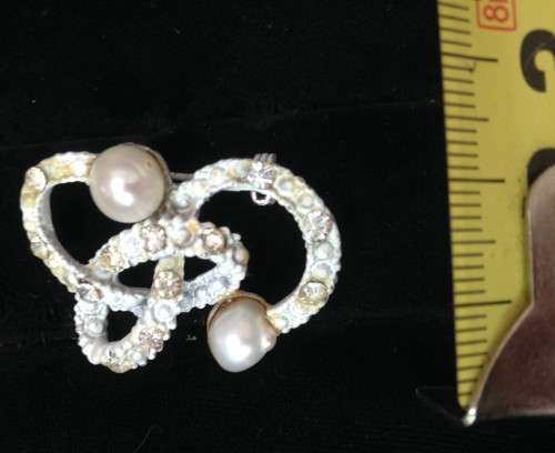 Brooch+Earrings *FRESH WATER PEARLS small crystals Cross over design -Silver Tone metal