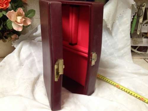 `BON VOYAGE `JEWELLERY CASE  BURGANDY -LEATHER STYLE LOOK-NICE THING