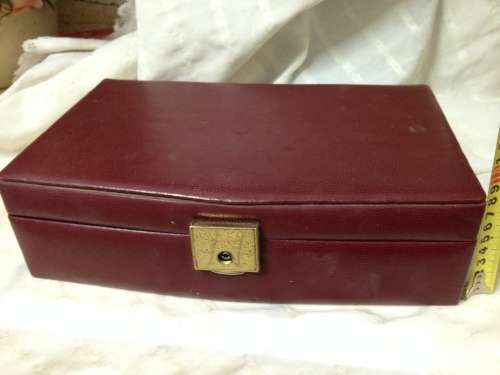 `BON VOYAGE `JEWELLERY CASE  BURGANDY -LEATHER STYLE LOOK-NICE THING