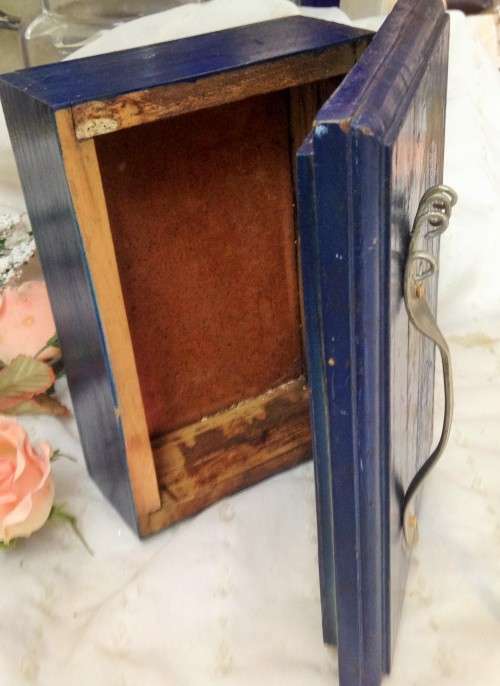 BOX -FORK HANDEL *LIFT UP *HINGED LID Inside*MIRROR-TLC turn into nice memories/jewellery box