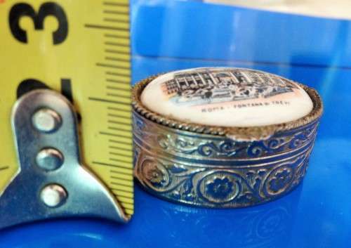 Pill Box porcelain top ROMA Fontana Di Trev *Italy yellow metal