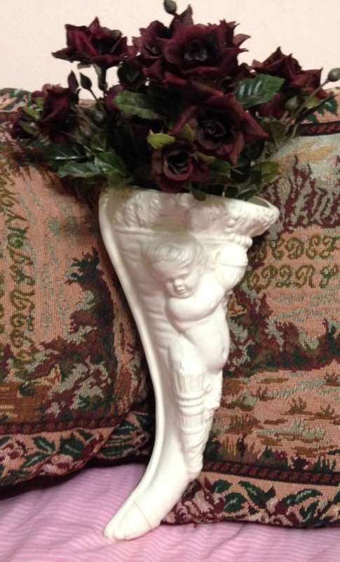 VASE -WALL POCKET Ceramic Puttie on