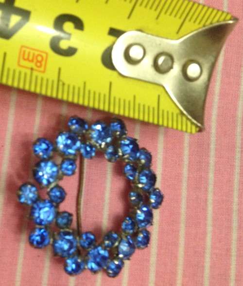BROOCH - BLUE CRYSTALS - SILVER TONE Metal back LOOK At My BUY NOW LISTINGS NO WAITING