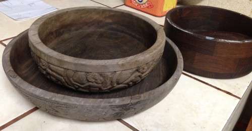 EXQUISITE 3WOOD BOWLS 2 BIG HEAVY CARVED FRIEZE+PLAIN HAS SIEVE rusted!GREAT COUNTRY HOME DECOR!!!!