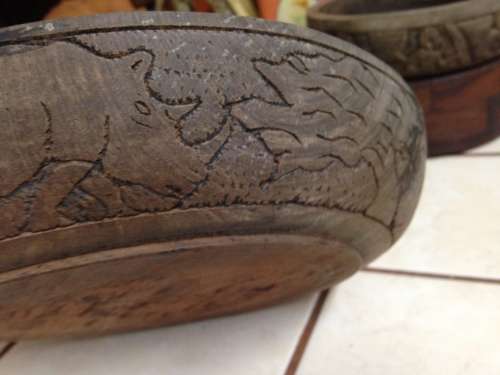 EXQUISITE 3WOOD BOWLS 2 BIG HEAVY CARVED FRIEZE+PLAIN HAS SIEVE rusted!GREAT COUNTRY HOME DECOR!!!!