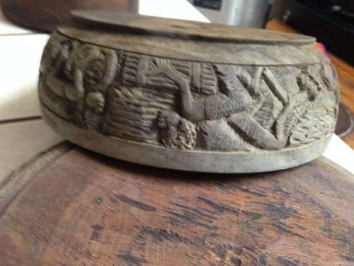 EXQUISITE 3WOOD BOWLS 2 BIG HEAVY CARVED FRIEZE+PLAIN HAS SIEVE rusted!GREAT COUNTRY HOME DECOR!!!!