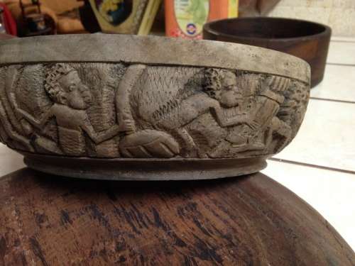 EXQUISITE 3WOOD BOWLS 2 BIG HEAVY CARVED FRIEZE+PLAIN HAS SIEVE rusted!GREAT COUNTRY HOME DECOR!!!!