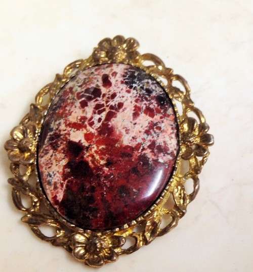 BROOCH - JASPER Polished GEM STONE[deep pink/redish black]GOLD TONE METAL SETTING