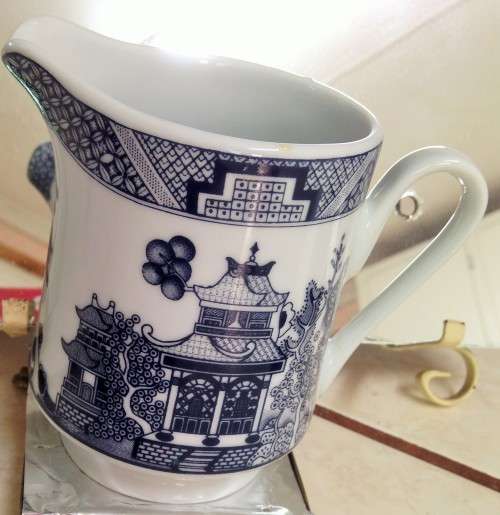 1 MILK Jug Willow pattern+Mikasa DINNER at Eight SUGAR BASIN+lid + 2SALT SHAKERS