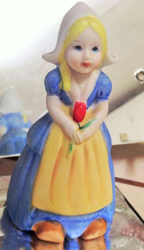 BELL 1 X DUTCH GIRL with bonnet HOLDING TULIP-J.S.N.Y TAIWAN !!GREAT COUNTRY HOME DECOR!!!