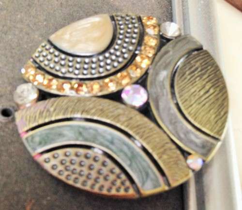 !!EXQUISITE!!!1 VINTAGE PENDANT HAS FANCY DESIGNS 2 RHINE STONES MISSING!!GREAT COUNTRY HOME DECOR!