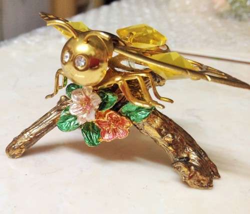 BUMBLE BEE ornament - figurine  Flowers Eyes crystals 3 Yellow crystals glass inset wings