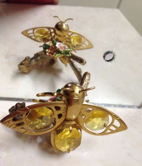 BUMBLE BEE ornament - figurine  Flowers Eyes crystals 3 Yellow crystals glass inset wings