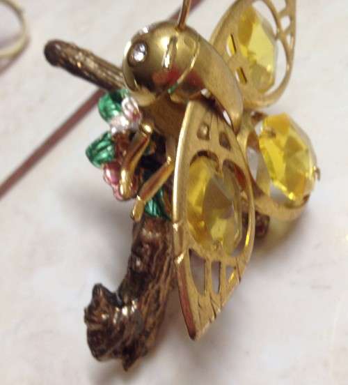 BUMBLE BEE ornament - figurine  Flowers Eyes crystals 3 Yellow crystals glass inset wings