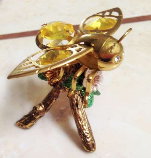 BUMBLE BEE ornament - figurine  Flowers Eyes crystals 3 Yellow crystals glass inset wings