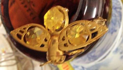BUMBLE BEE ornament - figurine  Flowers Eyes crystals 3 Yellow crystals glass inset wings