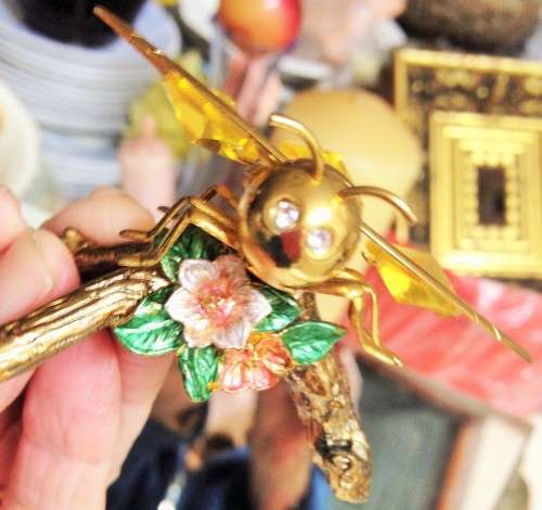 BUMBLE BEE ornament - figurine  Flowers Eyes crystals 3 Yellow crystals glass inset wings