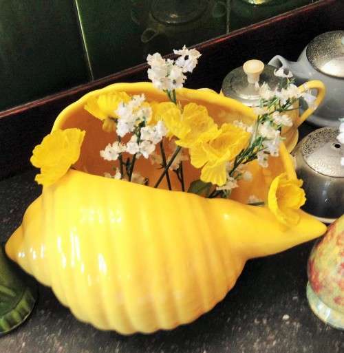 3 items YELLOW SHELL 1 x VASE + 1 green +1 mottled Jug vase
