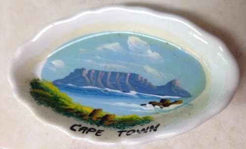 1 SMALL CERAMIC OVAL PLATE[PIN TRAY]CAPE TOWN SOUVENIR*GREAT COUNTRY HOME DECOR*L@@KaBUY NOW OPTION