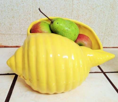 3 items YELLOW SHELL 1 x VASE + 1 green +1 mottled Jug vase