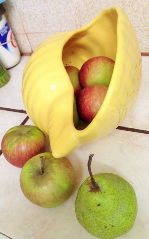 3 items YELLOW SHELL 1 x VASE + 1 green +1 mottled Jug vase