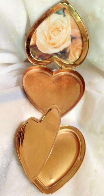 Powder COMPACT So Special*Heart shape gold tone blush metal Scroll  initial+ Scrip reads Love Aubrey