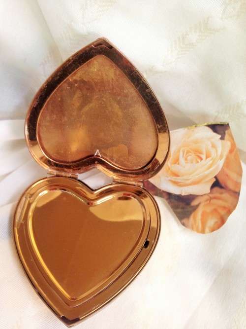 Powder COMPACT So Special*Heart shape gold tone blush metal Scroll  initial+ Scrip reads Love Aubrey