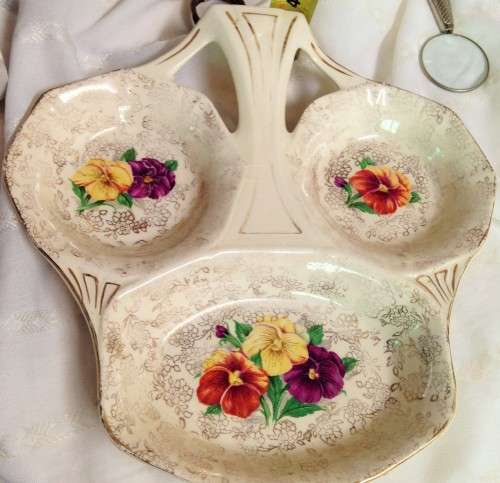 Snack dish - 1 CHINTZ make H+K TUNSTAL ENGLAND Monkey face shape SNACK DISH 3 DIVISION