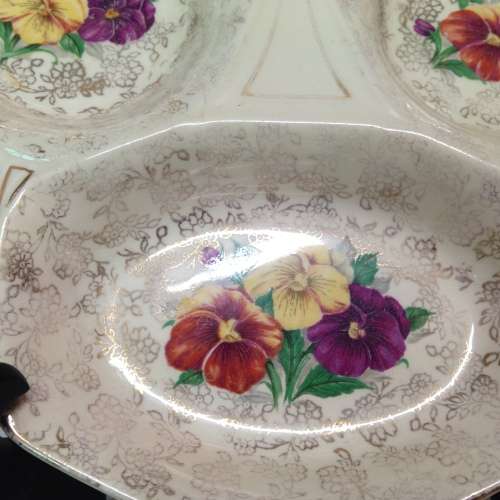 Snack dish - 1 CHINTZ make H+K TUNSTAL ENGLAND Monkey face shape SNACK DISH 3 DIVISION