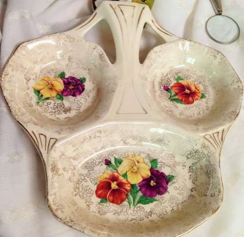 Snack dish - 1 CHINTZ make H+K TUNSTAL ENGLAND Monkey face shape SNACK DISH 3 DIVISION