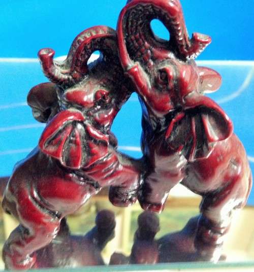 EXQUISITE *ELEPHANTS FIGURINE COMPOSIT!!GREAT COUNTRY HOME DECOR!!L@@K this is a BUY NOW*NO WAITING