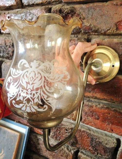 SCONCE METAL WALL LIGHT FITTING+GLASS SHADE Champagne white decor 1 frill has chip