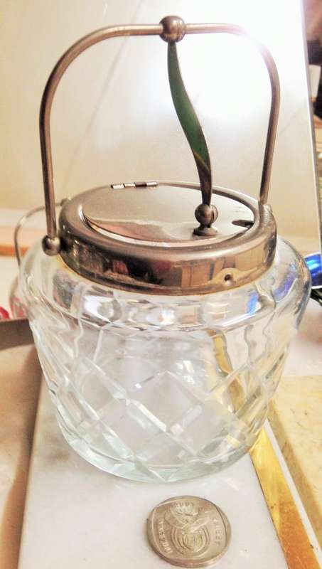 JAR crystal glass diamond cut hinge lid plated Crystal salt