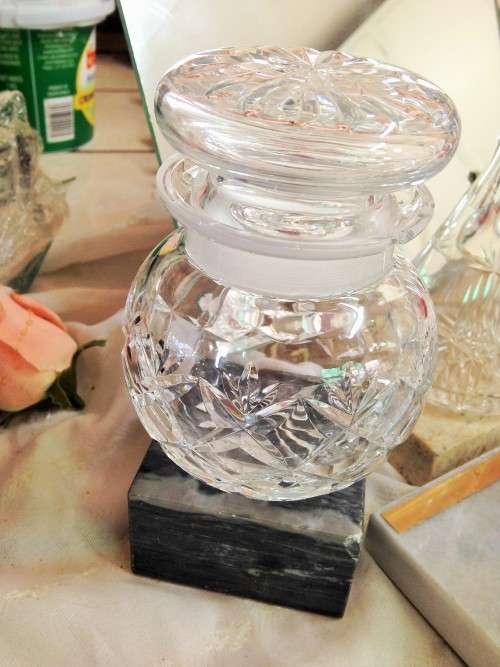Lead Crystal CUT GLASS JAM JAR HAS LID **READ*RIM CHIPS !! GREAT COUNTRY HOME DECOR!!