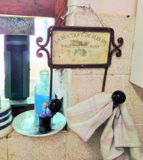 VTG WALL HANGER HAS FRENCH "LA BOUTIQUE DE FLEUR*2 ARMS - BLACK BALLS -*GREAT COUNTRY HOME DECOR!