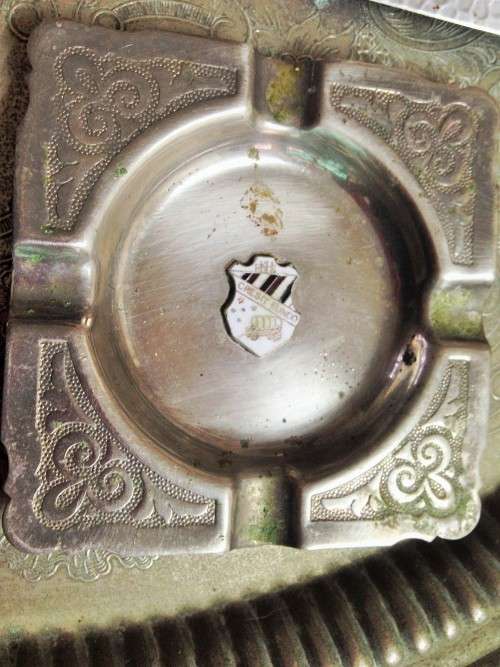 Ashtray metal -Enamel emblem - WAGON  CRESIT EUNDO LOOK At My BUY NOW LISTINGS NO WAITING