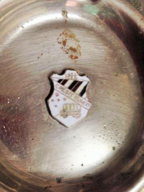 Ashtray metal -Enamel emblem - WAGON  CRESIT EUNDO LOOK At My BUY NOW LISTINGS NO WAITING