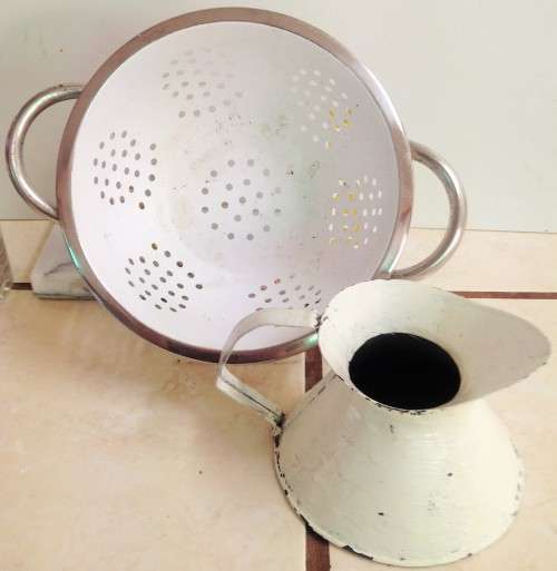WHITE ENAMEL SIEVE DRAINAGE holes+SMALL METAL JUG !!!GREAT COUNTRY HOME DECOR !!!