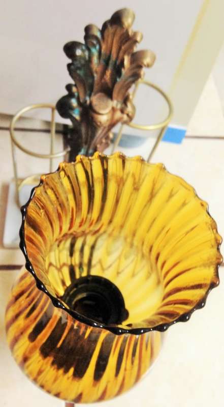 2bid per each onexFRENCH FleurdesignBRASScoat*RIBBED AMBER GLASS SHADE *GREAT COUNTRY HOME DECOR