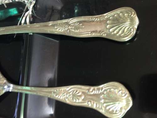 1 PASTA FORK AND 1 LIFTERhasSERRATED  EDGES*KINGS PATTERN232grms solid*GREAT COUNTRY HOME DECOR*