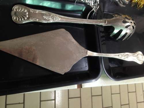 1 PASTA FORK AND 1 LIFTERhasSERRATED  EDGES*KINGS PATTERN232grms solid*GREAT COUNTRY HOME DECOR*