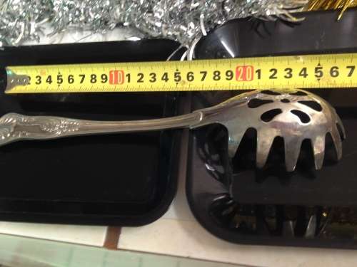 1 PASTA FORK AND 1 LIFTERhasSERRATED  EDGES*KINGS PATTERN232grms solid*GREAT COUNTRY HOME DECOR*