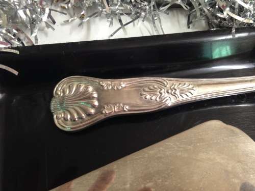 1 PASTA FORK AND 1 LIFTERhasSERRATED  EDGES*KINGS PATTERN232grms solid*GREAT COUNTRY HOME DECOR*
