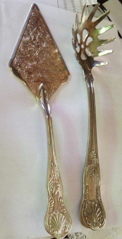 1 PASTA FORK AND 1 LIFTERhasSERRATED  EDGES*KINGS PATTERN232grms solid*GREAT COUNTRY HOME DECOR*